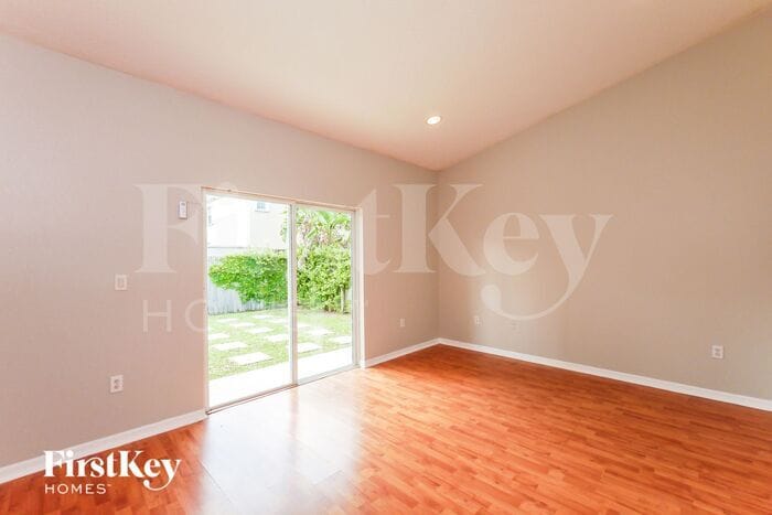 Building Photo - 11524 SW 152nd Ct