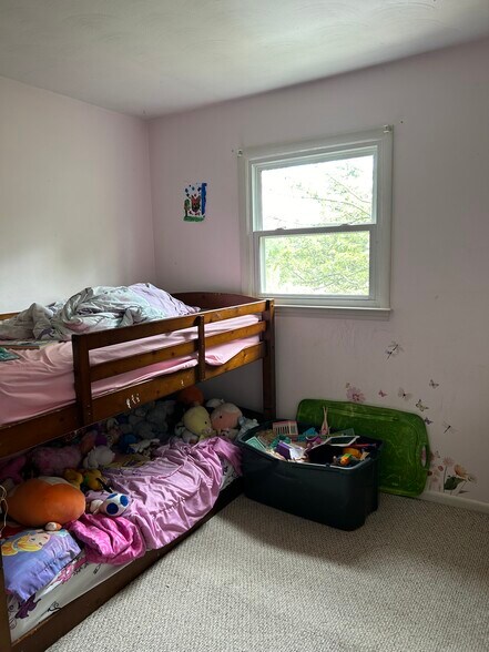 Bedroom 2 (Level 2) - 5465 Marsh Rd