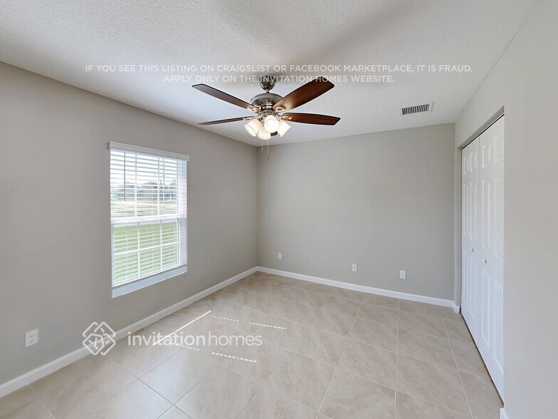 Building Photo - 373 NW Avens St