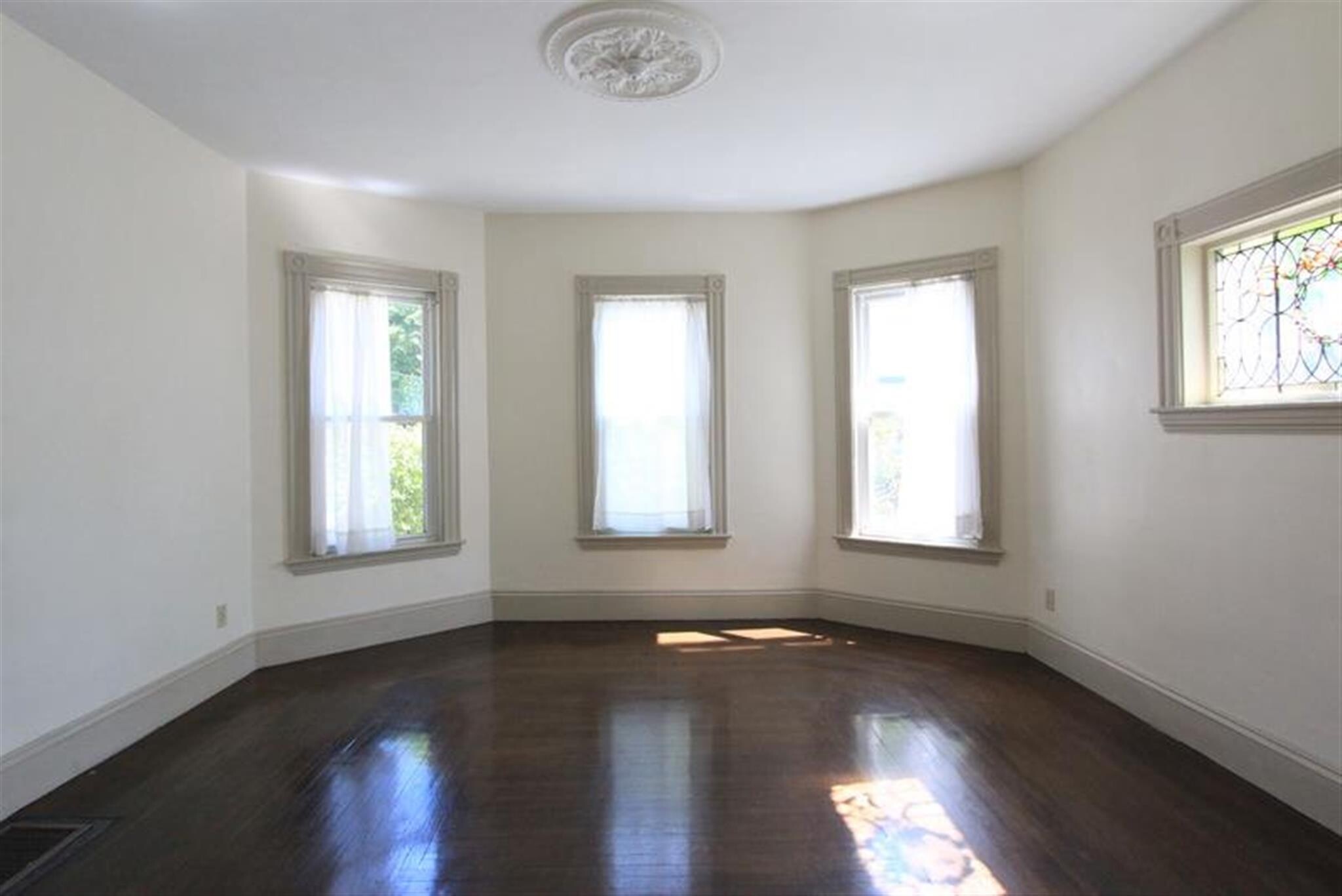 Building Photo - 12 Saginaw Ave