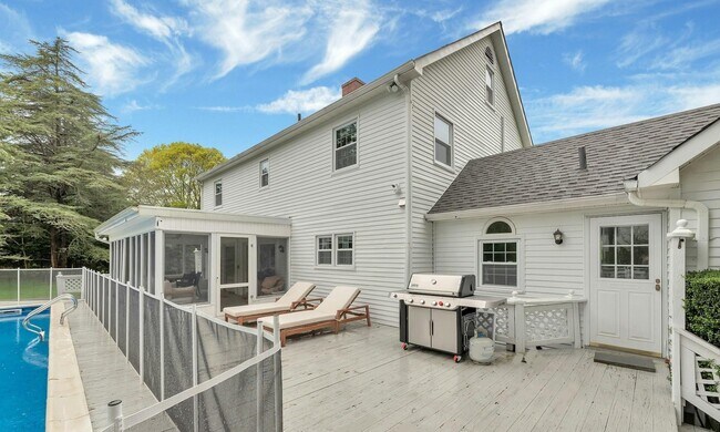 Building Photo - 110 Sleepy Hollow Ln
