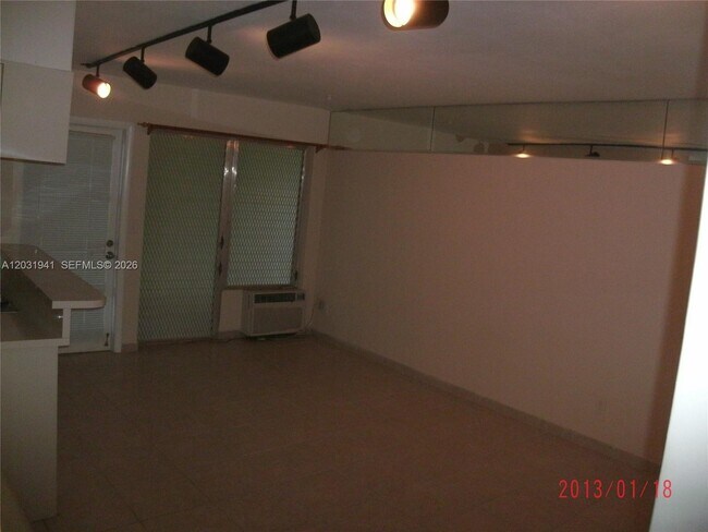 Building Photo - 2700 NE 135th St
