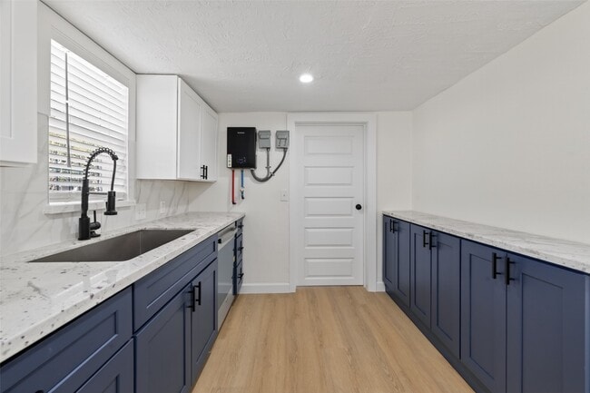 Building Photo - 2118 Webster St