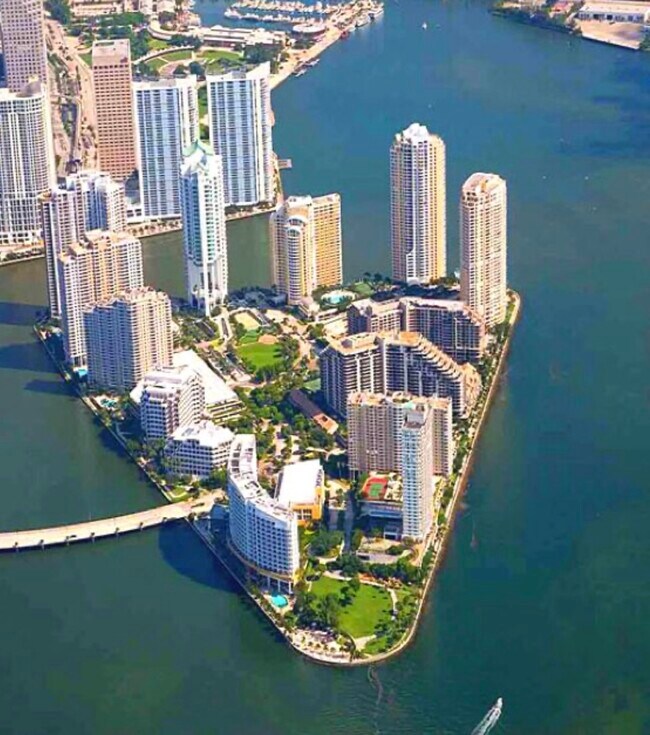 Primary Photo - 540 Brickell Key Dr