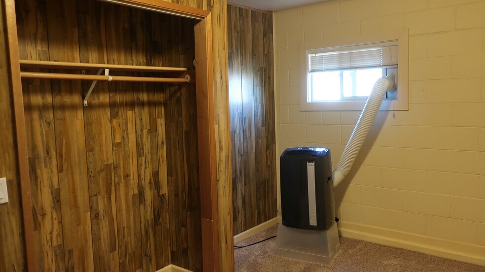 Building Photo - 610 Easy St