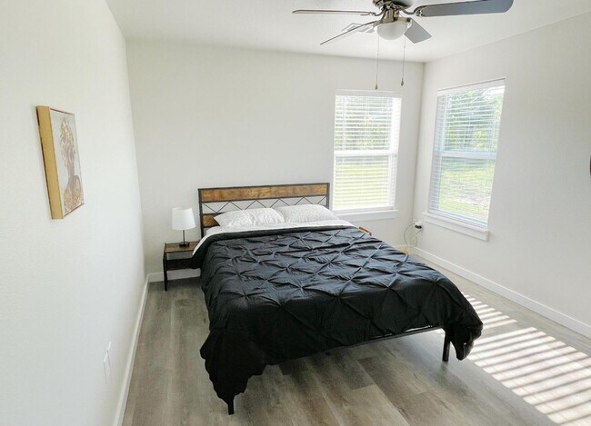 Building Photo - Beautiful 4 Bedroom 2 Bath home