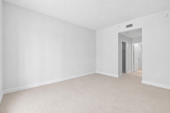 Building Photo - 801 S Olive Ave