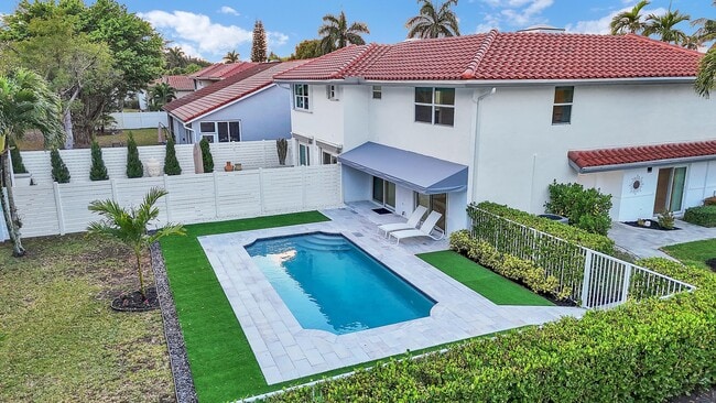 Building Photo - 8608 Vía Giula