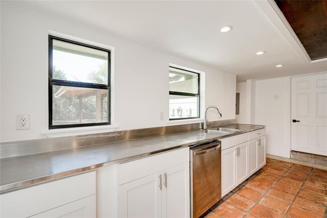 Building Photo - 1217 Lost Oak Trail