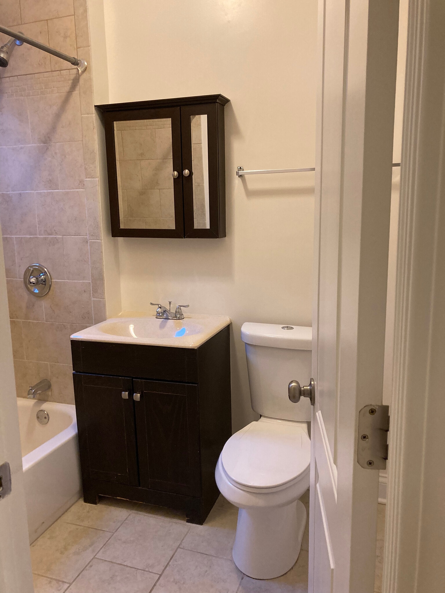 Building Photo - 338 Tudor Ct