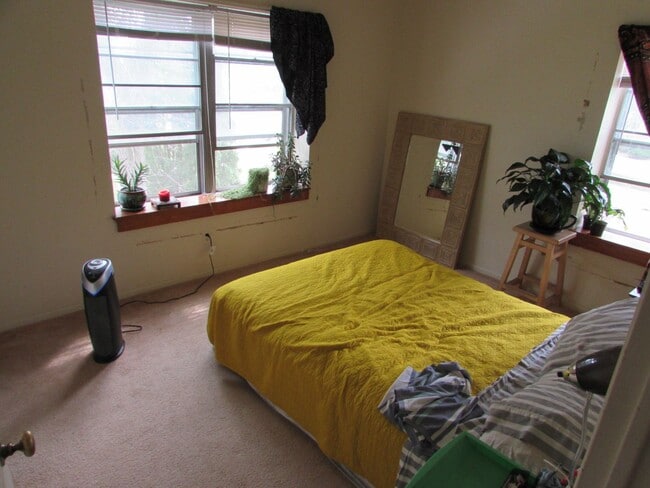 Building Photo - Two Bedroom Near Tenney Park Beach