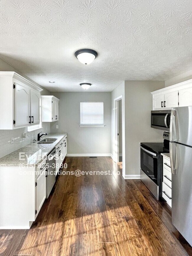 Building Photo - Adorable 3-Bedroom Home with Inviting Porc...