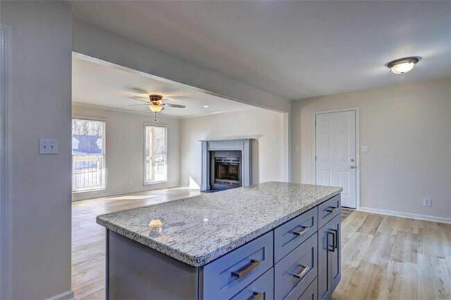 Building Photo - 95 Pine Grove Cir