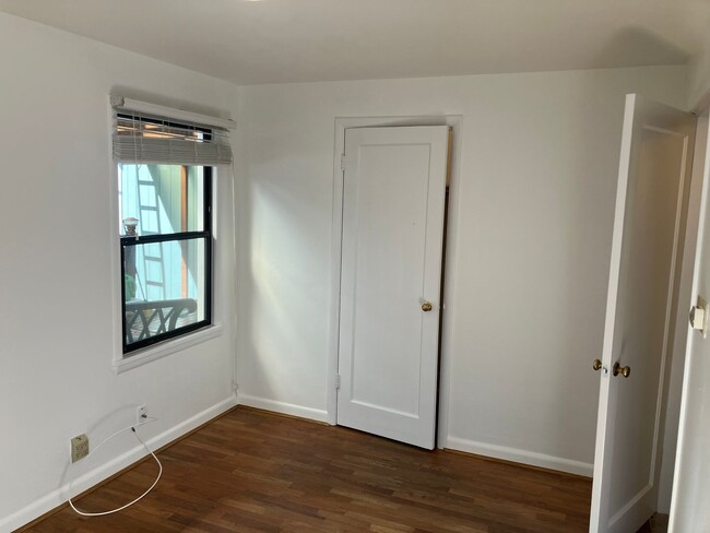 Building Photo - North Seattle 3 Bedroom 1.5 Bath - Well Ma...