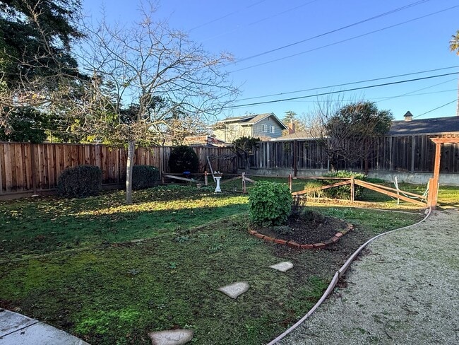 Building Photo - 4975 Bel Escou Dr