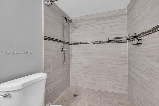 Building Photo - 9431 Live Oak Pl