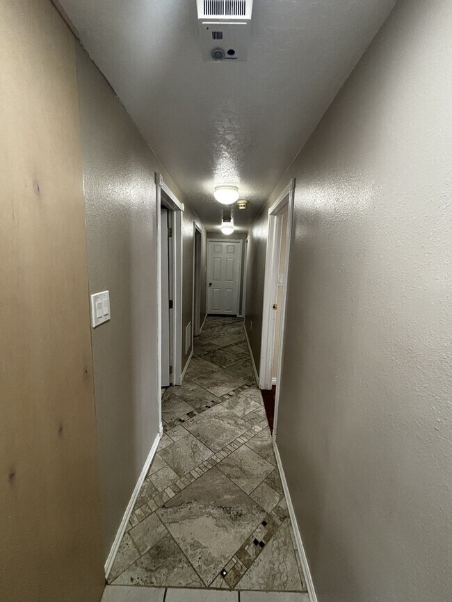 Building Photo - 157 N 400 W