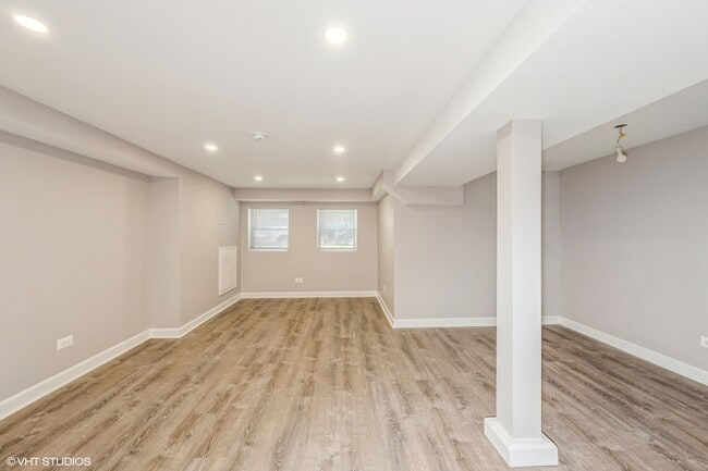 Building Photo - 2626 N Ridgeway Ave