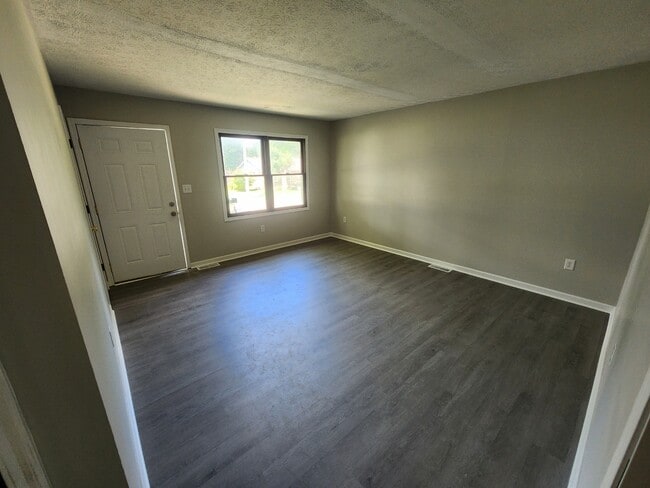 Building Photo - 1000 Plainview Dr