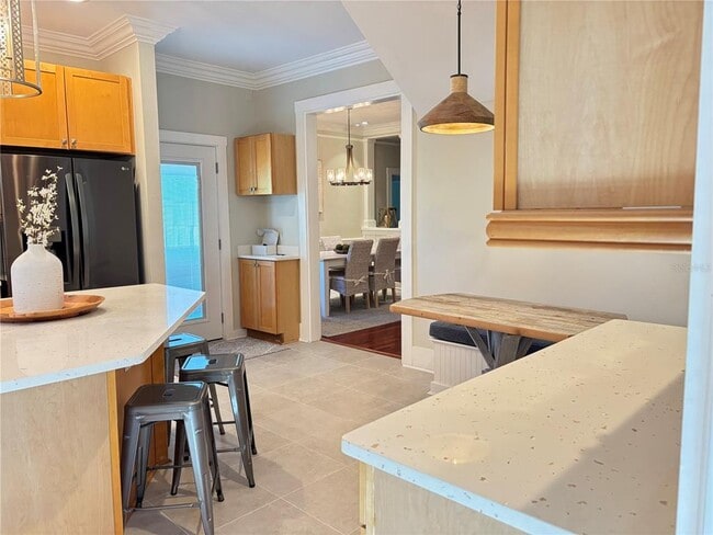 Building Photo - 324 Julia Pl