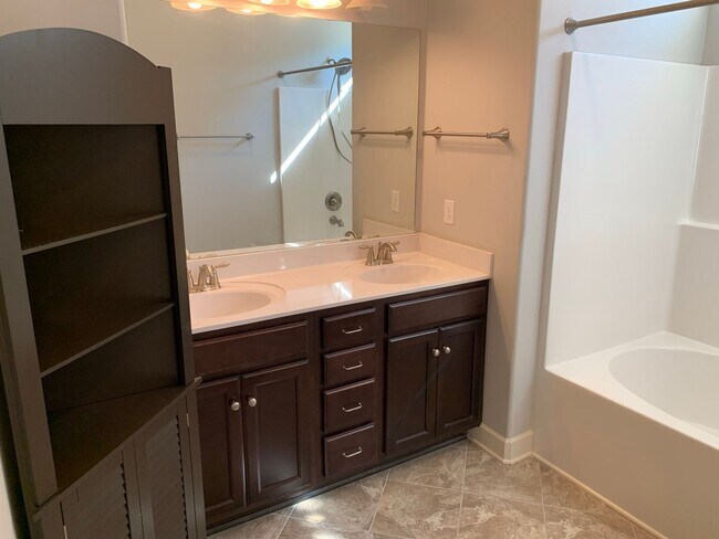 Building Photo - Single Level 3 Bed, 2 Bath Home with 2 Car Garage & Fenced Backyard