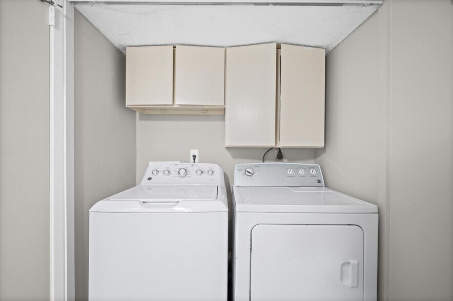 Building Photo - 6171 Dryad Dr