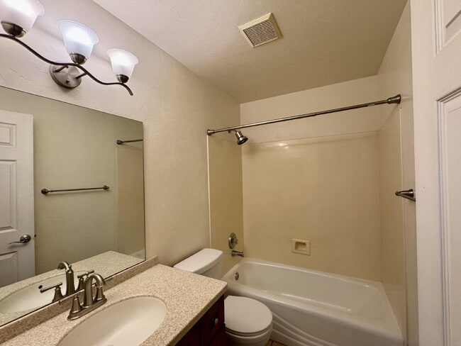 Building Photo - 4 bedroom 2 bath with W/D $1000 off September rent!!