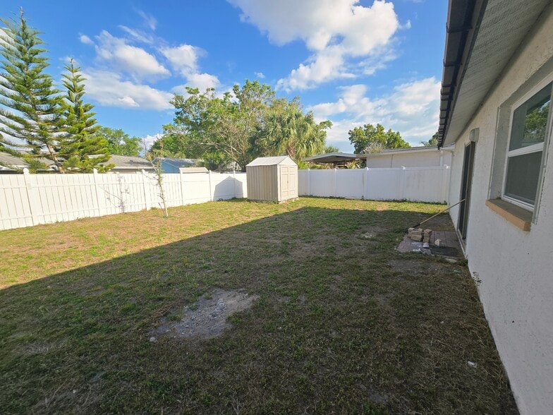 Building Photo - 8377 Denise Dr E