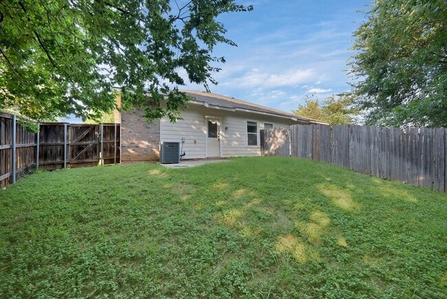 Building Photo - 1427 Piedmont Dr