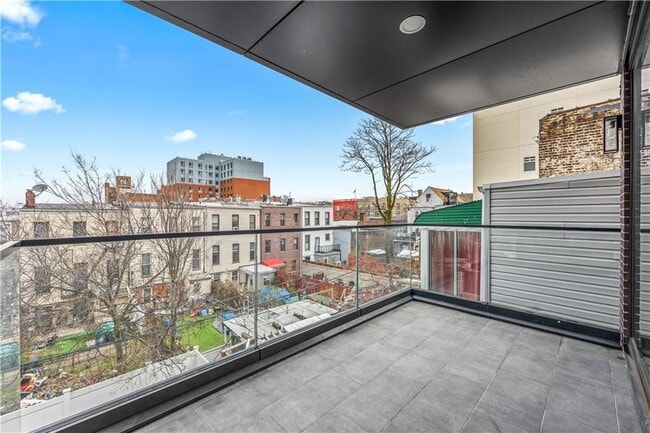 Building Photo - 355 53rd St