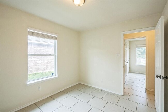 Building Photo - 224 Amber Ln