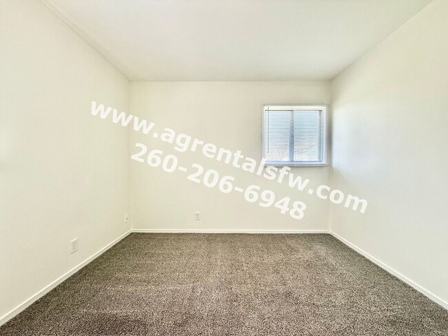 Building Photo - 3 Bedroom House