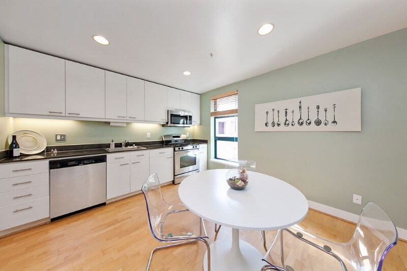 Building Photo - 161 Gilbert St