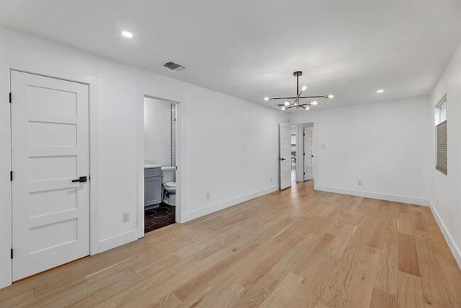 Building Photo - 1743 Cricket Hollow Dr