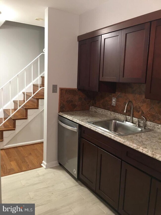 Building Photo - 10262 Cub Run Ct