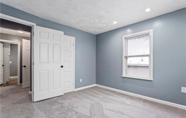 Building Photo - 230 W 39th St