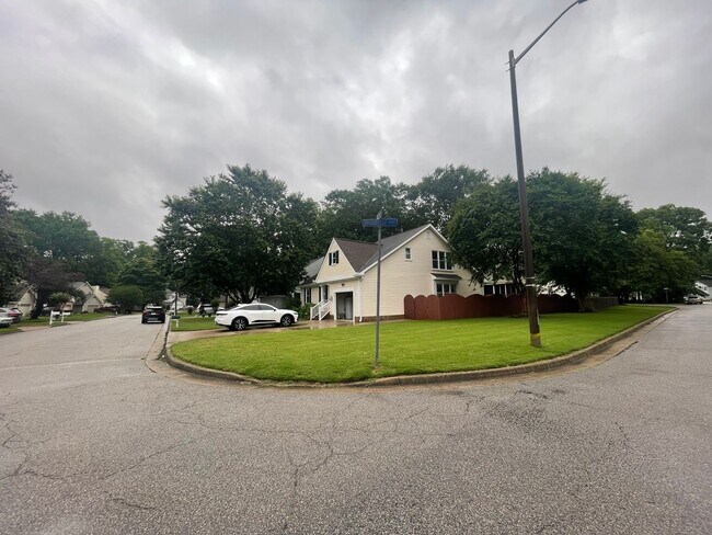 Building Photo - Beautiful home in Riverwalk