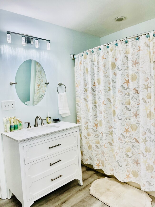 Building Photo - 905 4th Ave N