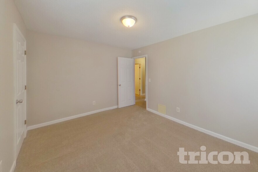 Building Photo - 424 Forest Grove Cir