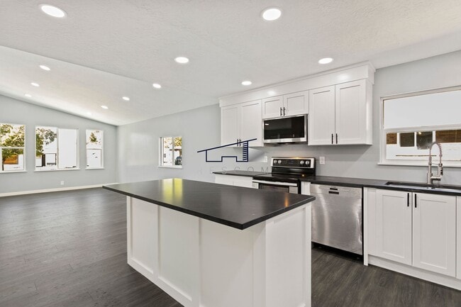 Building Photo - Updated Ogden 4 Bedroom 2 Bathroom Home Av...