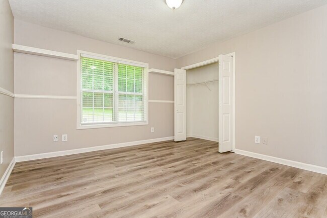 Building Photo - 452 Grove Hill Dr