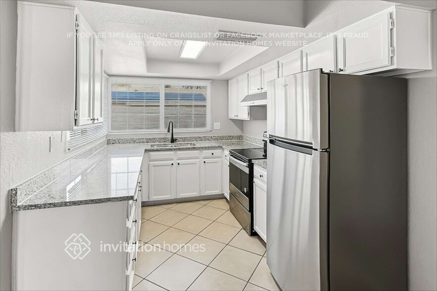 Building Photo - 12645 N 47th Dr