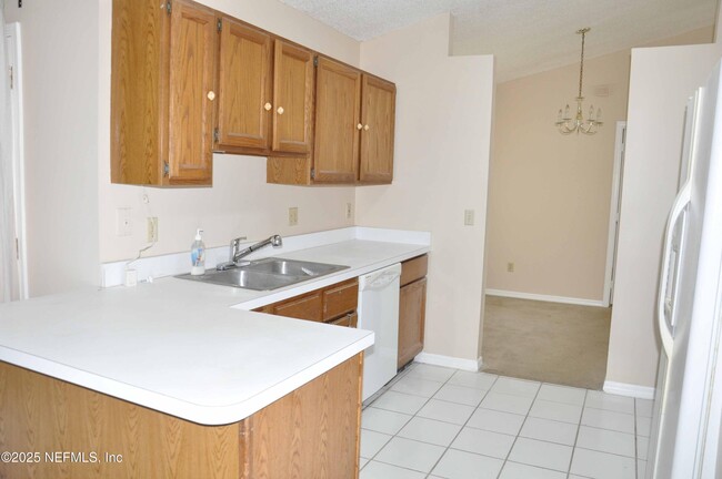 Building Photo - 2105 Hovington Cir W