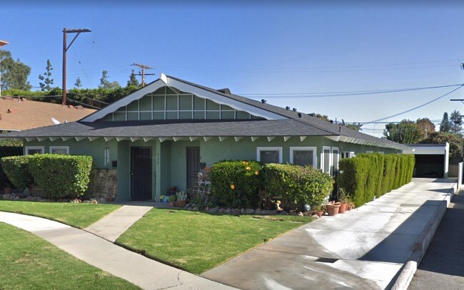 Primary Photo - 720 Ridgeway Ln
