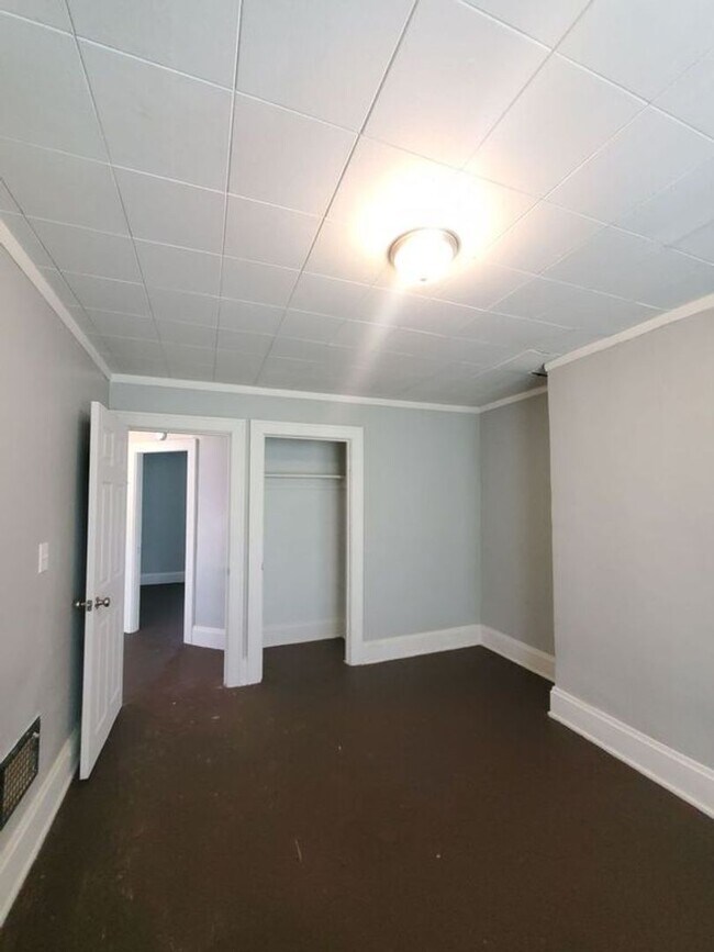 Building Photo - 3 BEDROOM SINGLE FAMILY HOME-SEC8 TENANTS ...