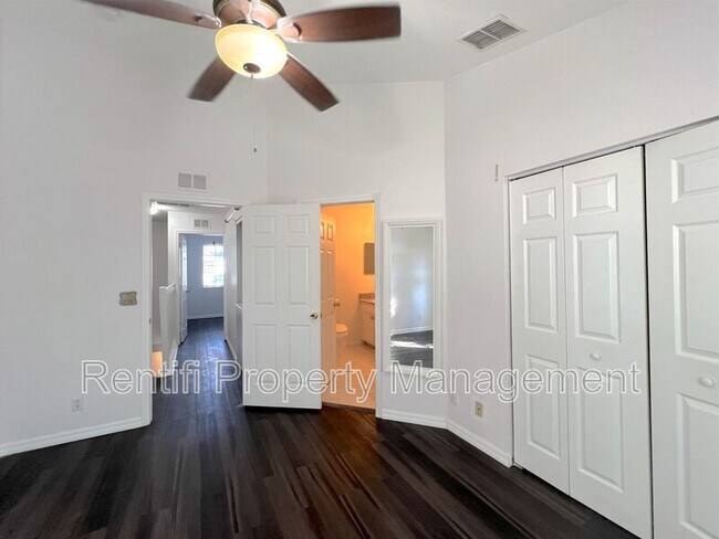 Building Photo - 10036 Poppy Hill Dr