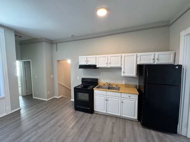 Building Photo - Old Louisville - Oak Street Apartments