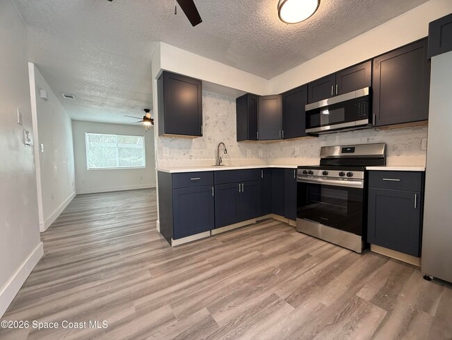 Building Photo - 304 Palm Ave