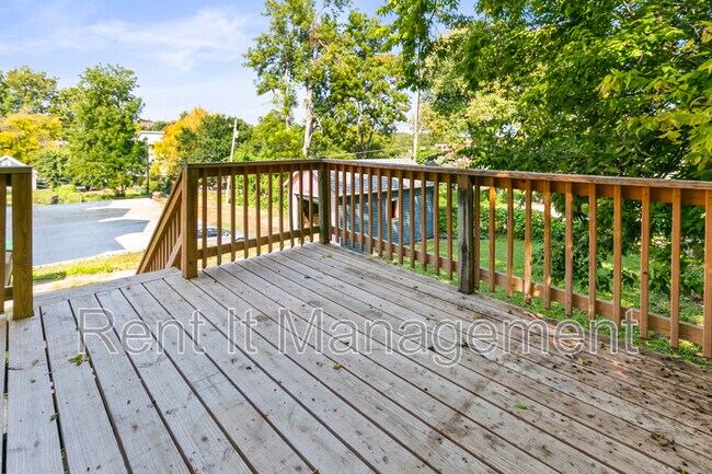 Building Photo - 3042 Cottage Grove Ave
