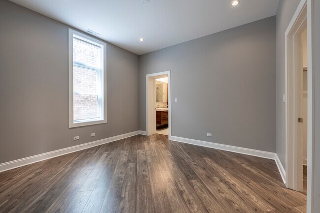 Building Photo - 1254 N Hoyne Ave
